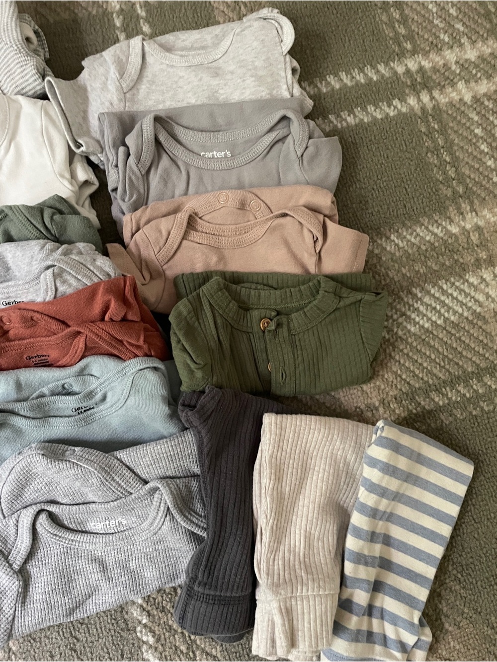 24 piece assorted baby clothes bundle 3-9 months boy - Picture 5 of 5